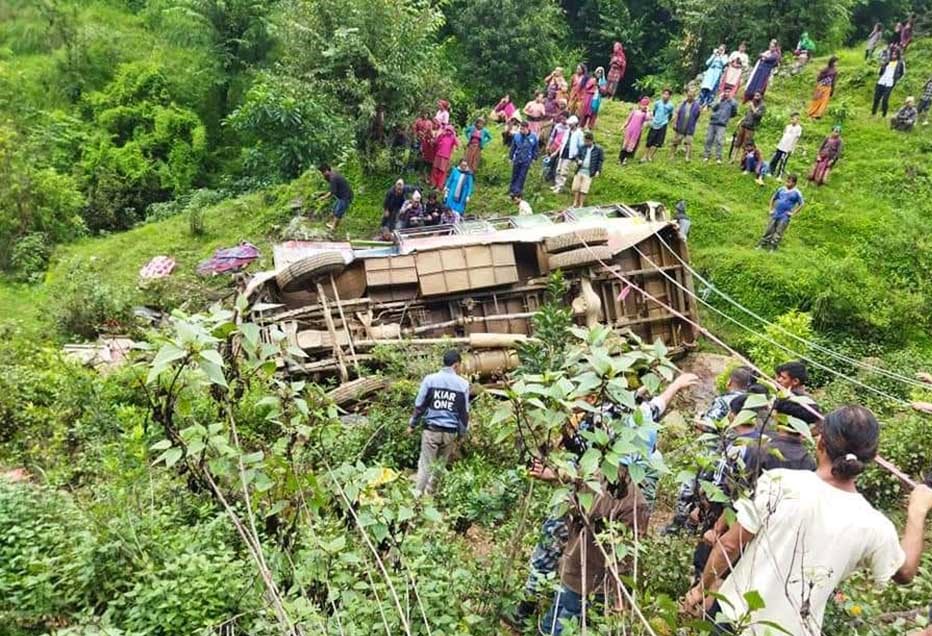 रोल्पामा भएको बस दुर्घटनामा चार जनाको मृत्यु